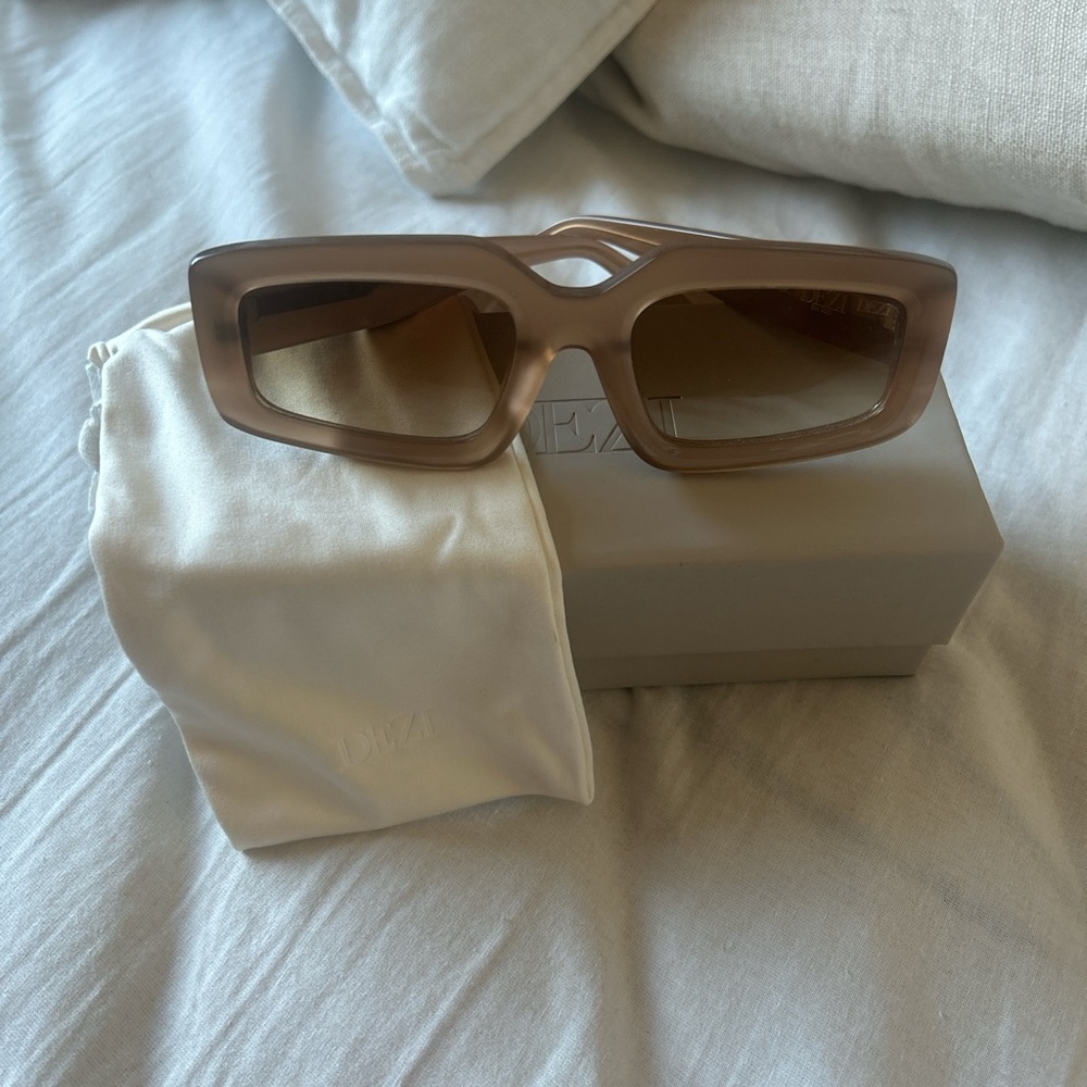 Dezi brown shades sunglasses